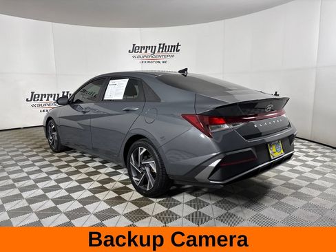 Used 2025 Hyundai Elantra Sport FWD image 9