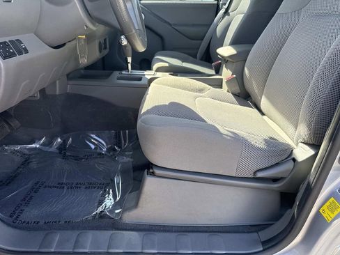 Certified 2019 Nissan Frontier SV image 18