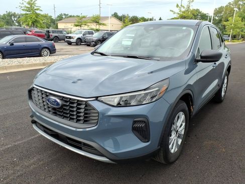 Used 2024 Ford Escape Active w/ Tech Pack #1 AWD/4WD image 3