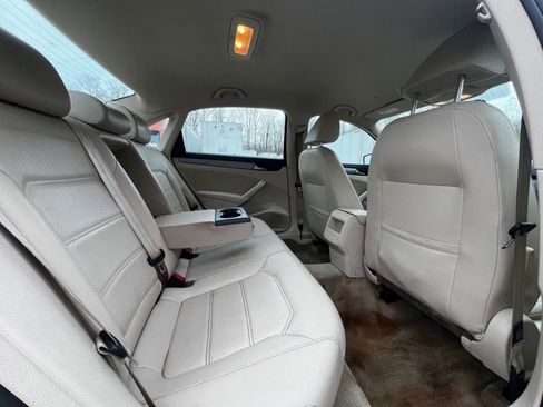 Used 2015 Volkswagen Passat 1.8T Limited Edition FWD image 11