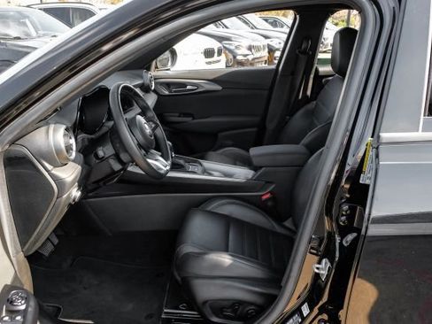 Used 2024 Alfa Romeo Tonale Ti w/ Premium Interior Package image 4