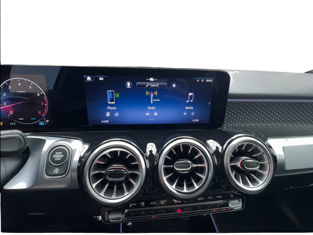 Used 2025 Mercedes-Benz GLB 250 4MATIC image 43