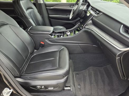 Used 2023 Jeep Grand Cherokee L Limited AWD/4WD image 18