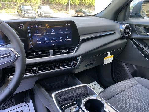 Used 2027 Chevrolet Equinox LT FWD image 24