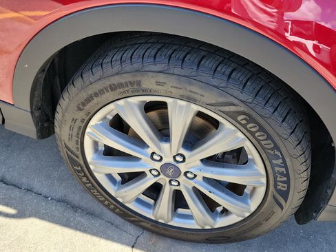 Used 2017 Ford Escape Titanium w/ Equipment Group 301A FWD image 8