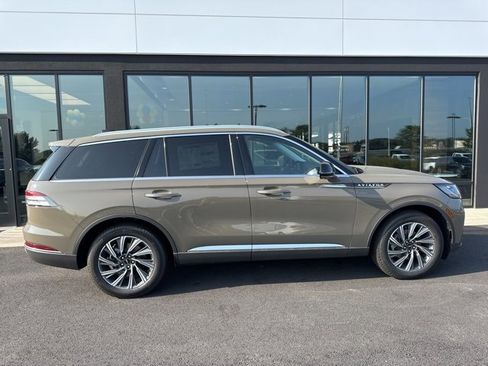 New 2025 Lincoln Aviator Premiere image 2