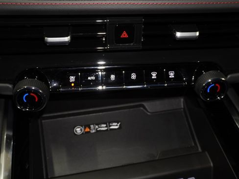 Used 2025 Chevrolet Suburban RST image 21