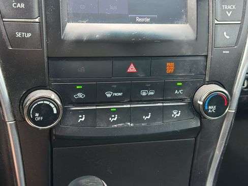 Used 2015 Toyota Camry SE FWD image 21