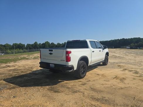 Used 2023 Chevrolet Silverado 1500 ZR2 w/ Technology Package AWD/4WD image 9