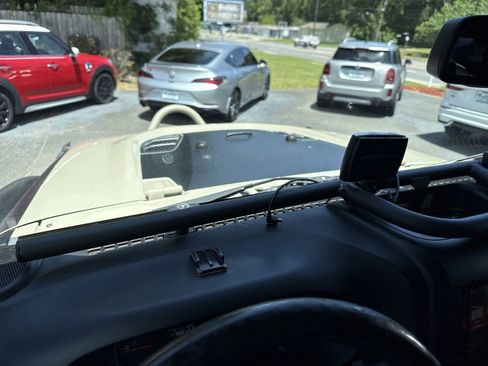 Used 2017 Jeep Wrangler Unlimited Rubicon AWD/4WD image 22