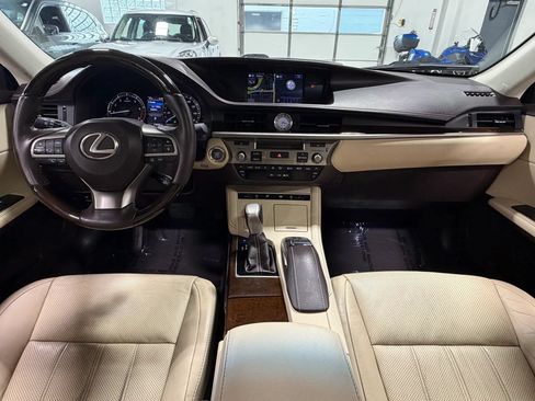 Used 2016 Lexus ES 350 w/ Luxury Package w/Wood Trim FWD image 2