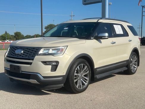 Used 2018 Ford Explorer Platinum AWD/4WD image 3