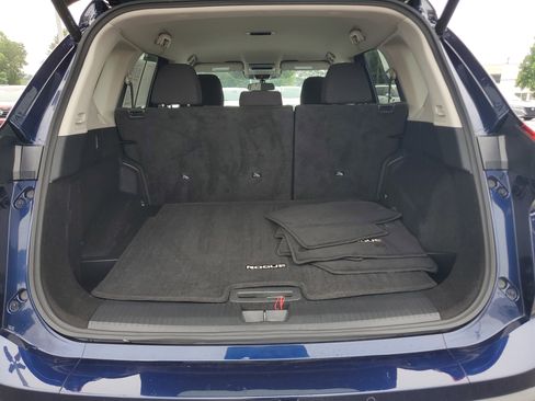 Used 2025 Nissan Rogue SV FWD image 7