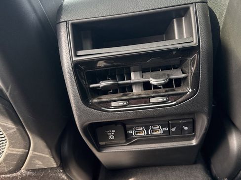 Used 2022 Jeep Grand Cherokee Limited image 22