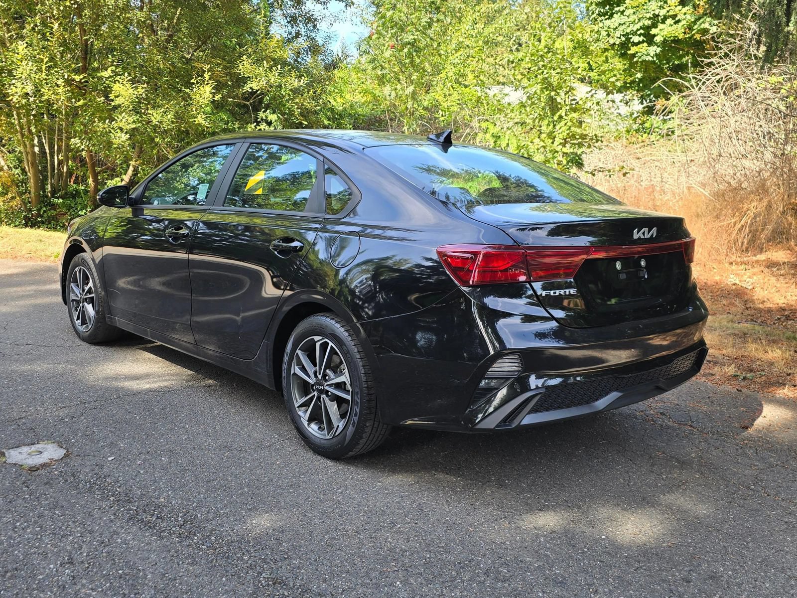 Used 2023 Kia Forte LXS w/ LXS Technology Package FWD image 3