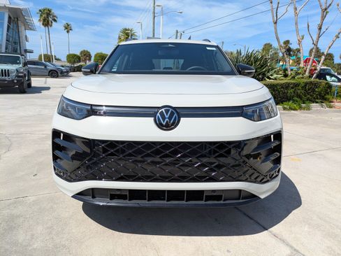 New 2026 Volkswagen Tiguan SE R-Line FWD image 9