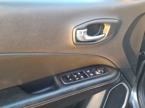 Used 2019 Jeep Compass Latitude w/ Popular Equipment Group image 10