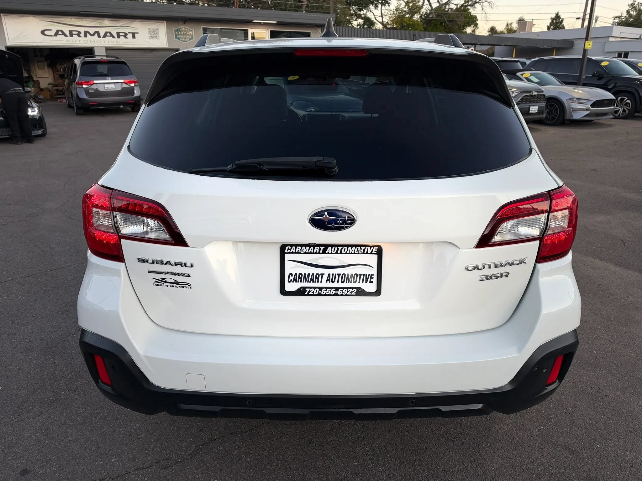 Used 2018 Subaru Outback 3.6R Touring AWD/4WD image 8