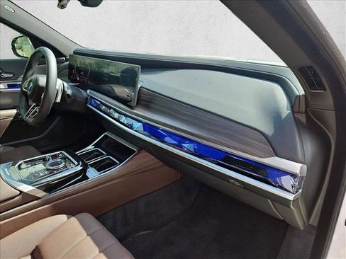 Certified 2024 BMW 760i xDrive image 20