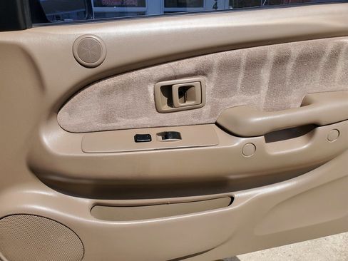 Used 2003 Toyota Tacoma w/ SR5 Package image 33