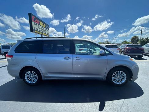 Used 2011 Toyota Sienna XLE FWD image 6