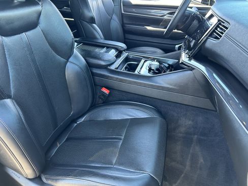 Used 2024 Jeep Wagoneer L 4WD image 10