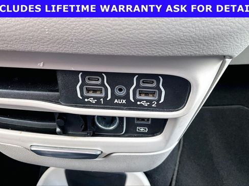 Used 2022 Chrysler Pacifica Touring-L FWD image 27