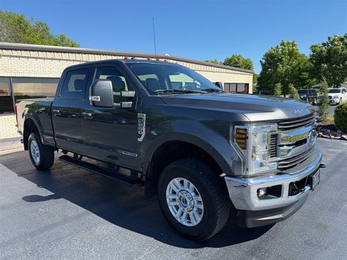 Used 2018 Ford F250 XLT w/ XLT Value Package AWD/4WD image 4
