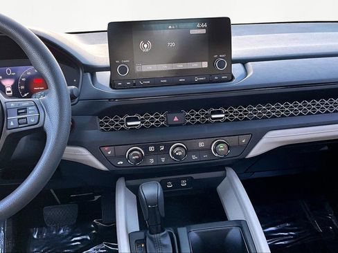 Used 2025 Honda Accord SE image 10