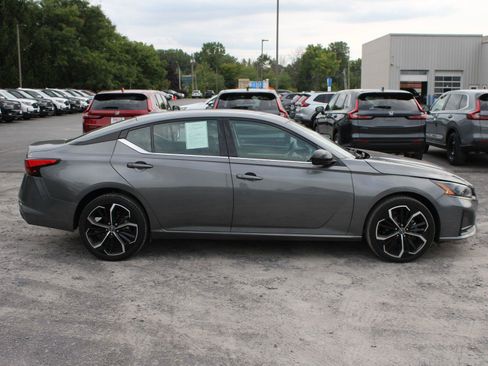 Used 2024 Nissan Altima 2.5 SR AWD/4WD image 4