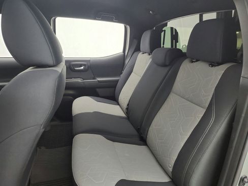 Used 2022 Toyota Tacoma TRD Off-Road image 8