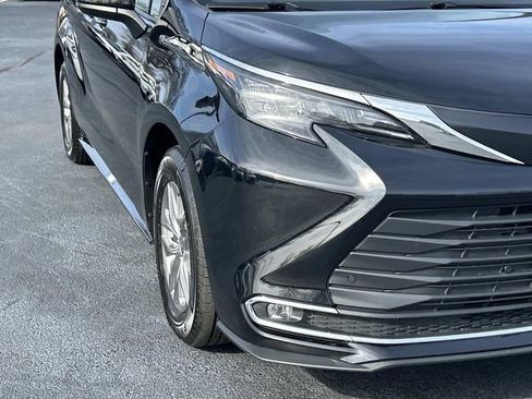 Used 2024 Toyota Sienna XLE FWD image 10