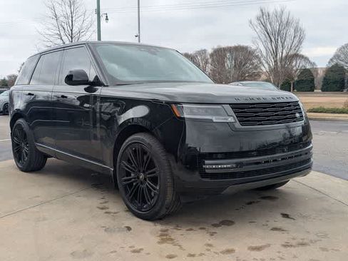 Used 2025 Land Rover Range Rover SE AWD/4WD image 3