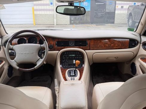 Used 2001 Jaguar XJ Vanden Plas image 14