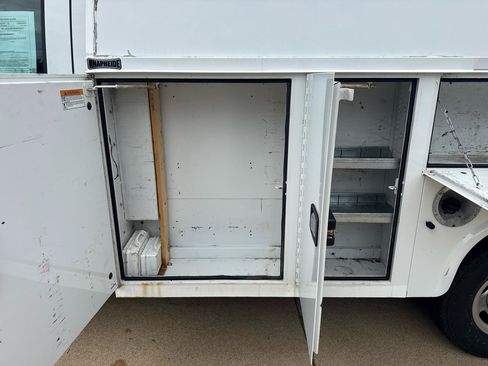 Used 2018 Chevrolet Express 3500 w/ Power Convenience Package RWD image 22