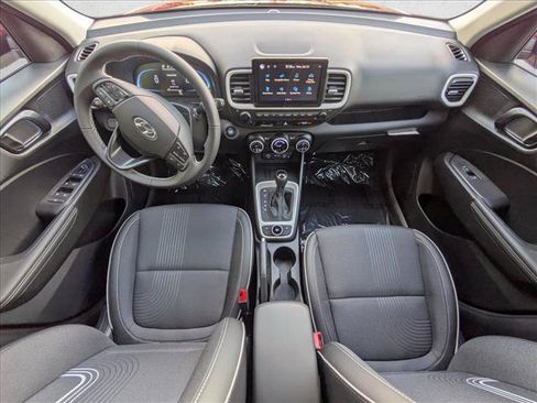 Certified 2025 Hyundai Venue Limited FWD image 3