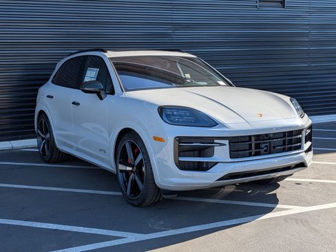 New 2026 Porsche Cayenne GTS image 7
