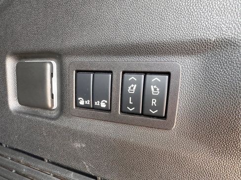Used 2024 GMC Yukon XL SLT w/ SLT Luxury Package AWD/4WD image 56