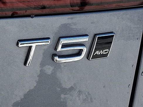 Used 2021 Volvo V60 T5 Cross Country w/ Climate Package image 32