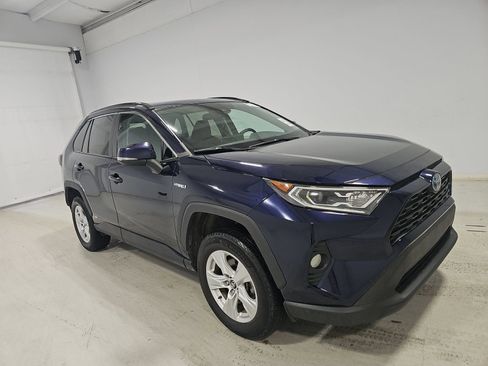 Used 2021 Toyota RAV4 XLE image 3
