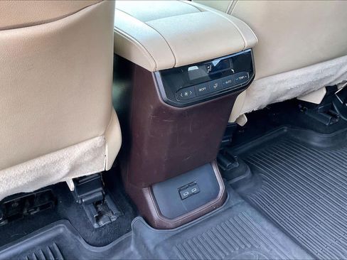 Used 2022 Toyota Highlander XLE FWD image 34