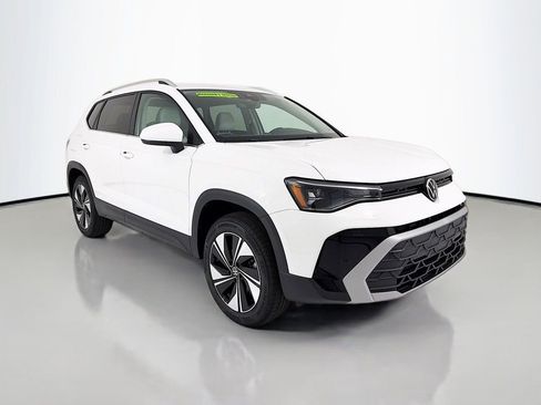 New 2026 Volkswagen Taos SE AWD/4WD image 1
