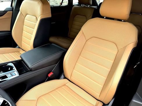 New 2026 Volkswagen Atlas Cross Sport SEL AWD/4WD image 11