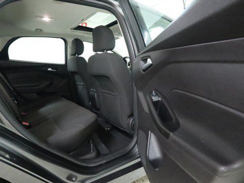 Used 2015 Ford Focus SE w/ SE Sport Package FWD image 11