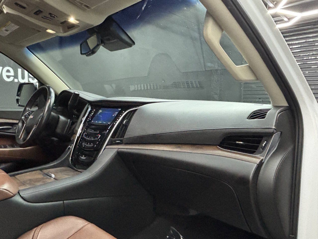 Used 2016 Cadillac Escalade Premium AWD/4WD image 39