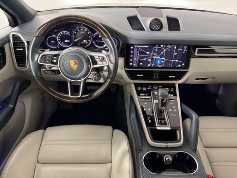 Certified 2022 Porsche Cayenne E-Hybrid Coupe AWD/4WD image 27