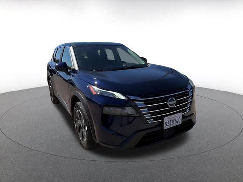 Used 2025 Nissan Rogue SV AWD/4WD image 3
