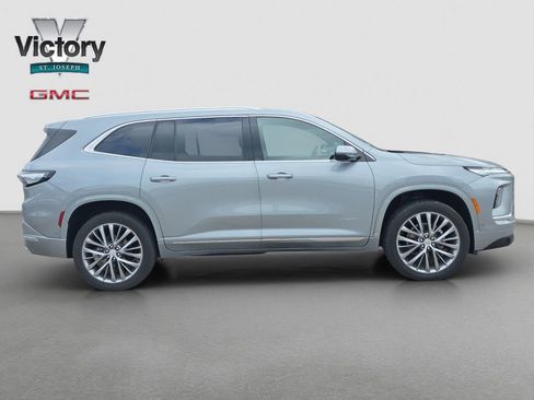 Used 2025 Buick Enclave Avenir w/ Super Cruise Package FWD image 19