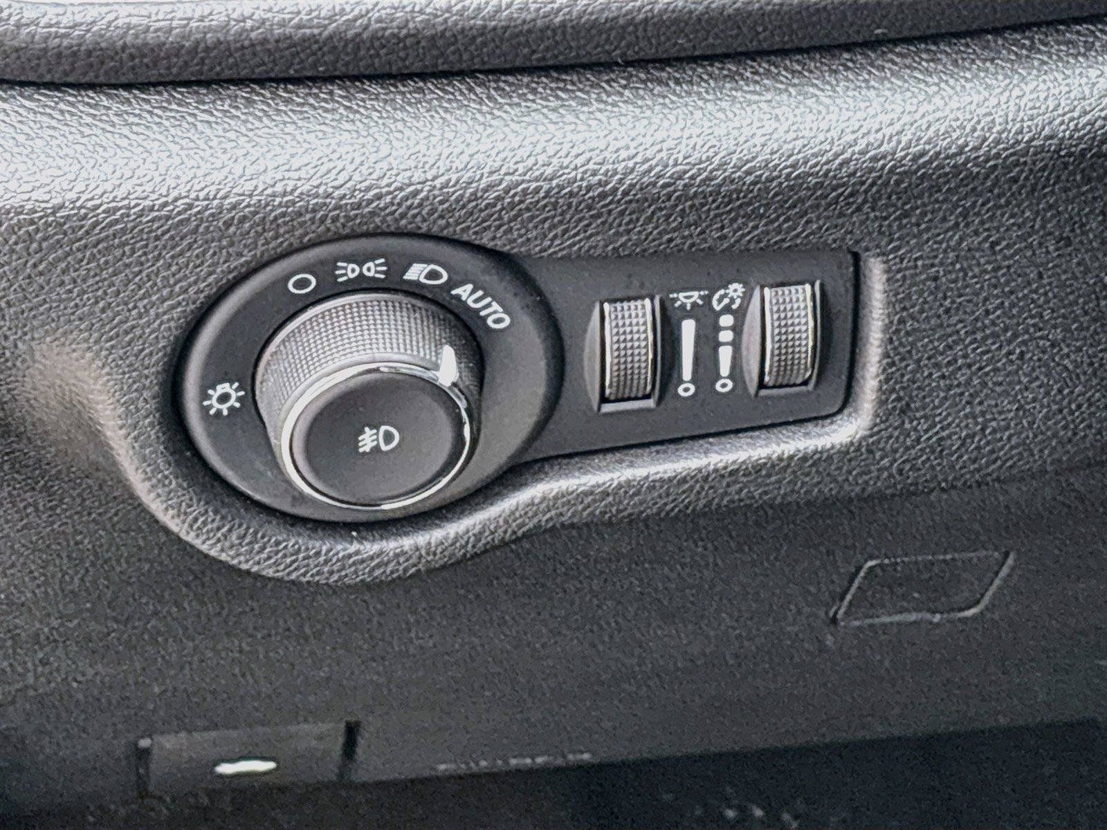 Certified 2026 Chrysler Pacifica Limited w/ S Appearance Package FWD image 14