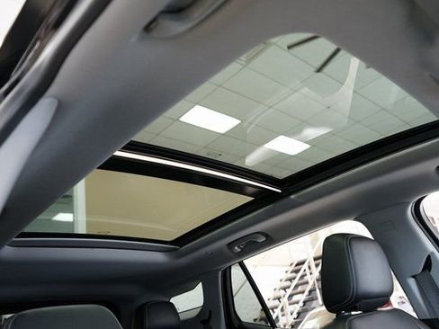 Used 2022 GMC Terrain SLT w/ Infotainment Package II image 9